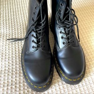 Dr martens 1460 8 eye bex boots in black